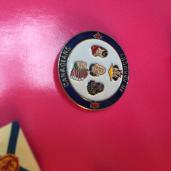 Canada pins - Picture 4 of 6
